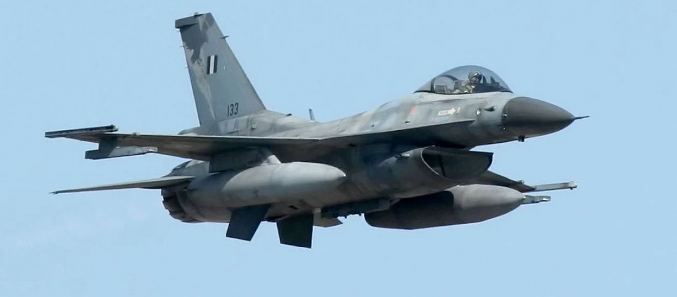 Ελληνικά F-16 συνόδευσαν αμερικανικά βομβαρδιστικά - Εντυπωσιακές εικόνες (φωτο)